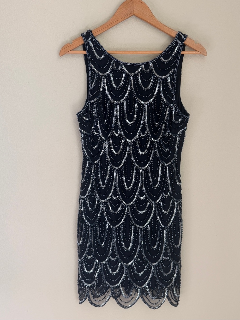 Adrianna Papell black Beaded Scallop Cocktail Dress women’s US 6